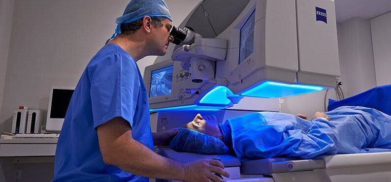 A correção da visão a laser não dura muito e tem uma pequena lista de efeitos colaterais
