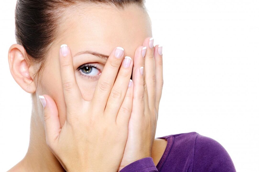 exercício para os olhos através dos dedos